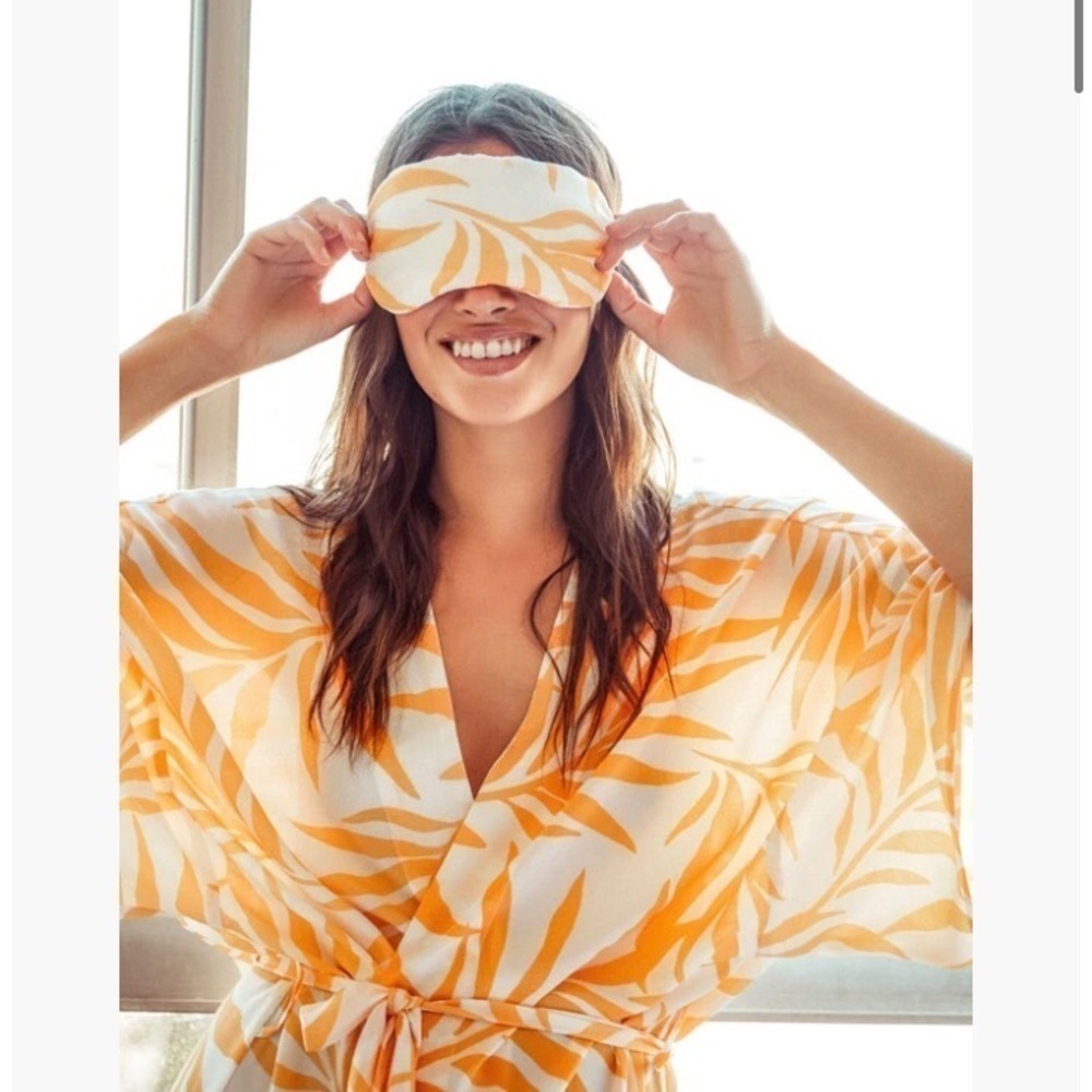 Maison Du Soir Luxe Robe and Matching Sleep Mask - Picture 4 of 7